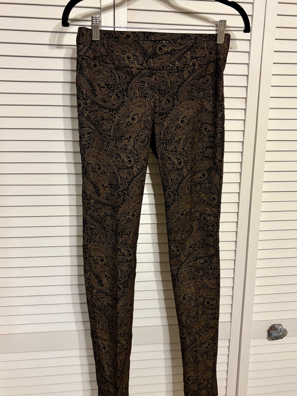 Peck & Peck Black & Gold Paisley Skinny Pants